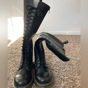 Dr. Martens 12270 New Never Worn Size 9 W Size 7 M Black